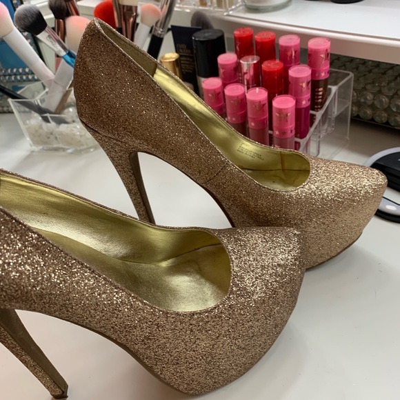 JustFab Shoes - Gold Pumps JustFab Shoes - Gold Pumps